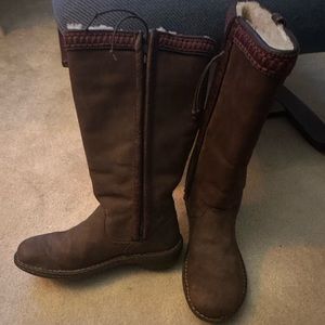 UGG Womens 5139 Brown Leather Sheepskin Boots Booties Size 8 - fits like a 7.5